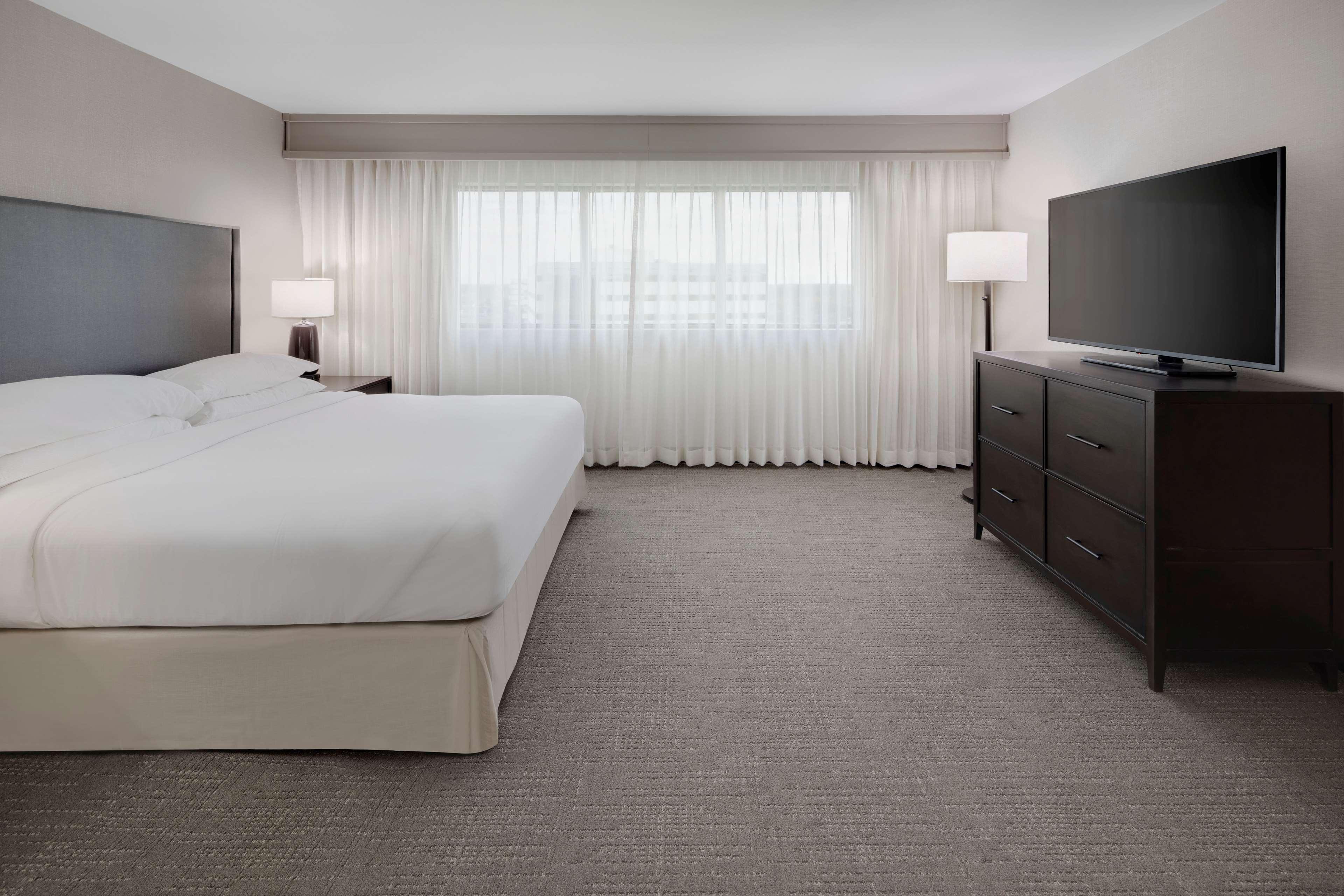 Embassy Suites By Hilton Detroit Troy Auburn Hills Екстериор снимка