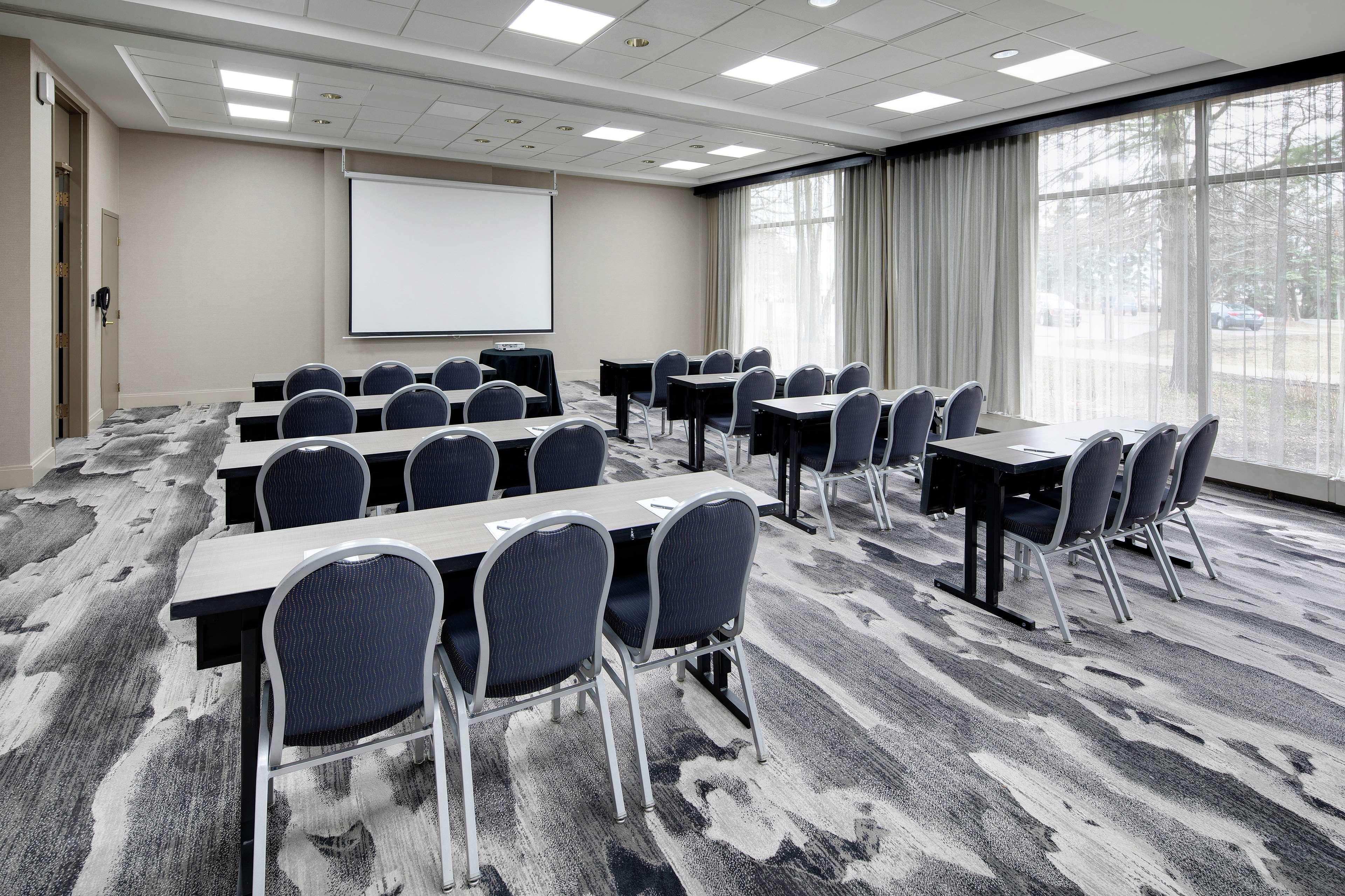 Embassy Suites By Hilton Detroit Troy Auburn Hills Екстериор снимка