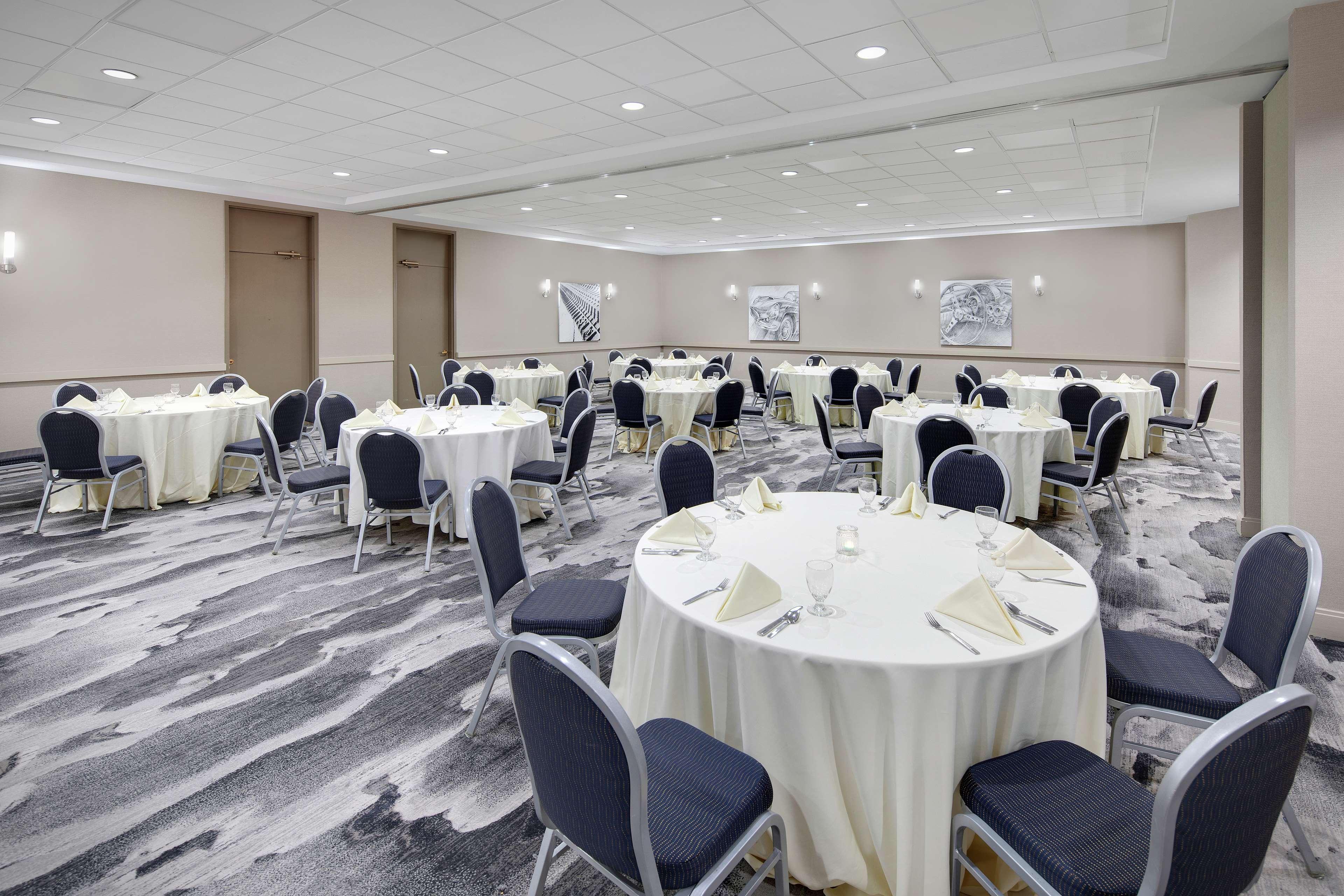 Embassy Suites By Hilton Detroit Troy Auburn Hills Екстериор снимка