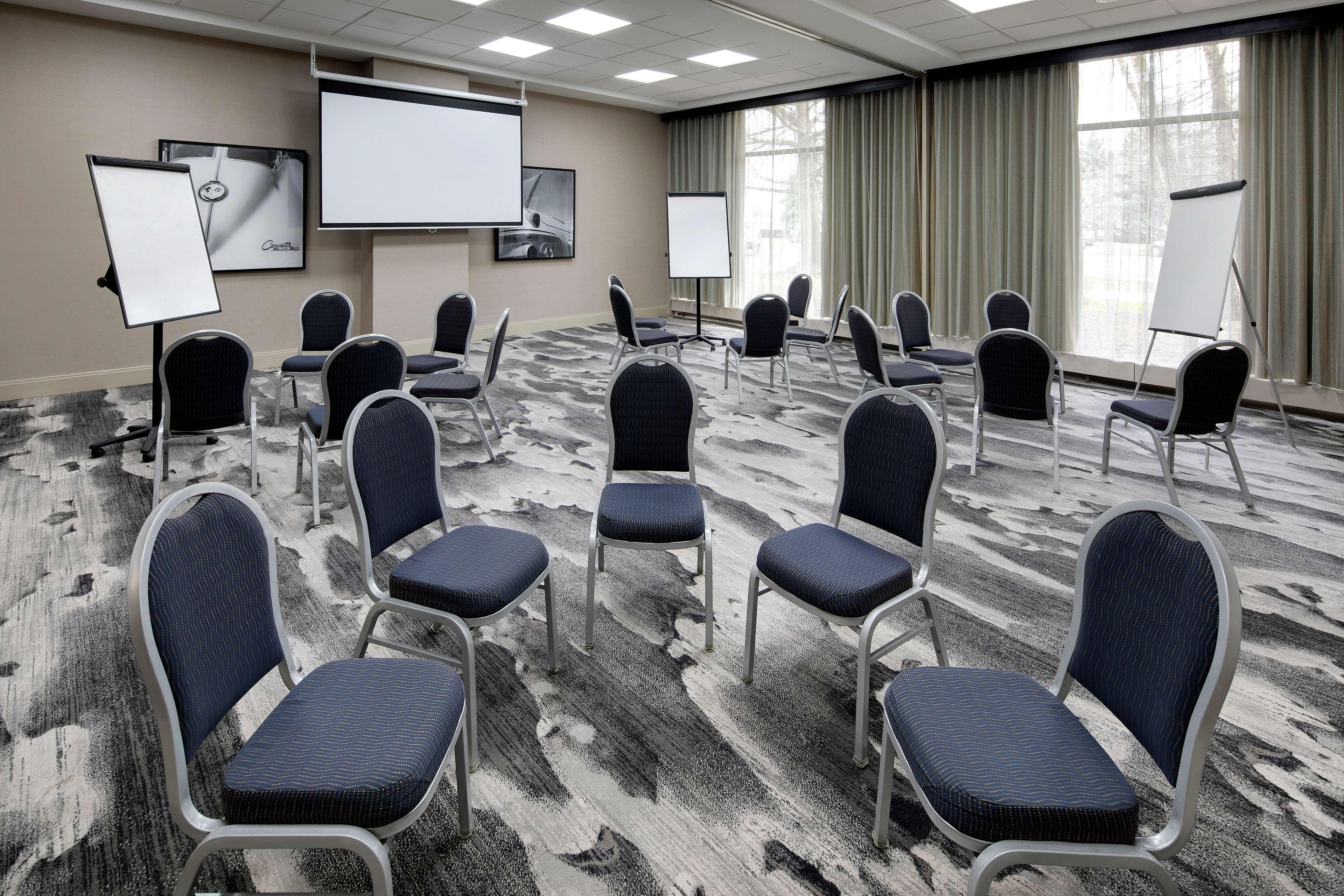 Embassy Suites By Hilton Detroit Troy Auburn Hills Екстериор снимка