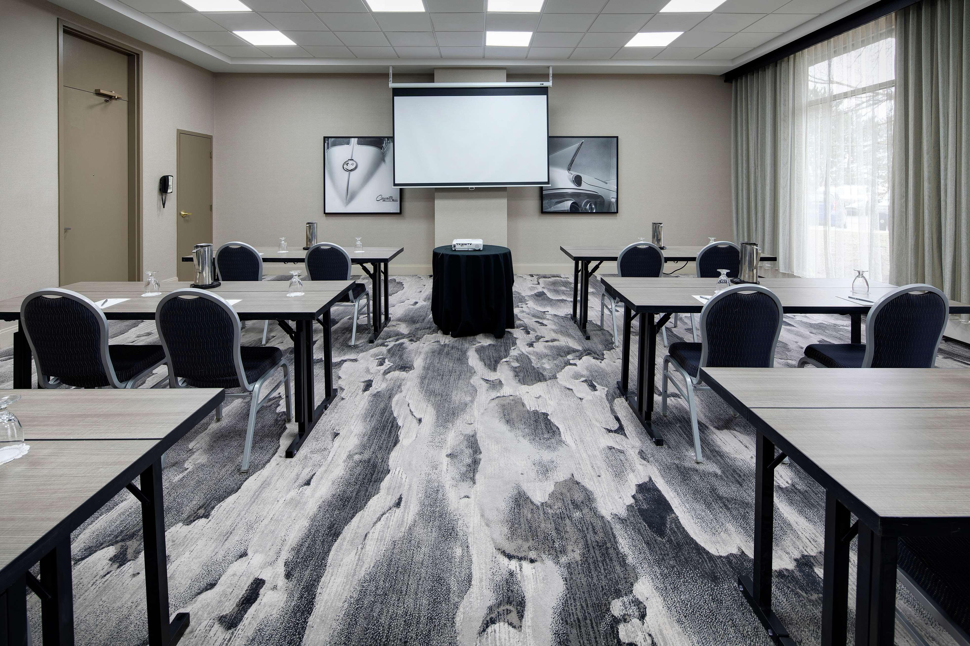 Embassy Suites By Hilton Detroit Troy Auburn Hills Екстериор снимка