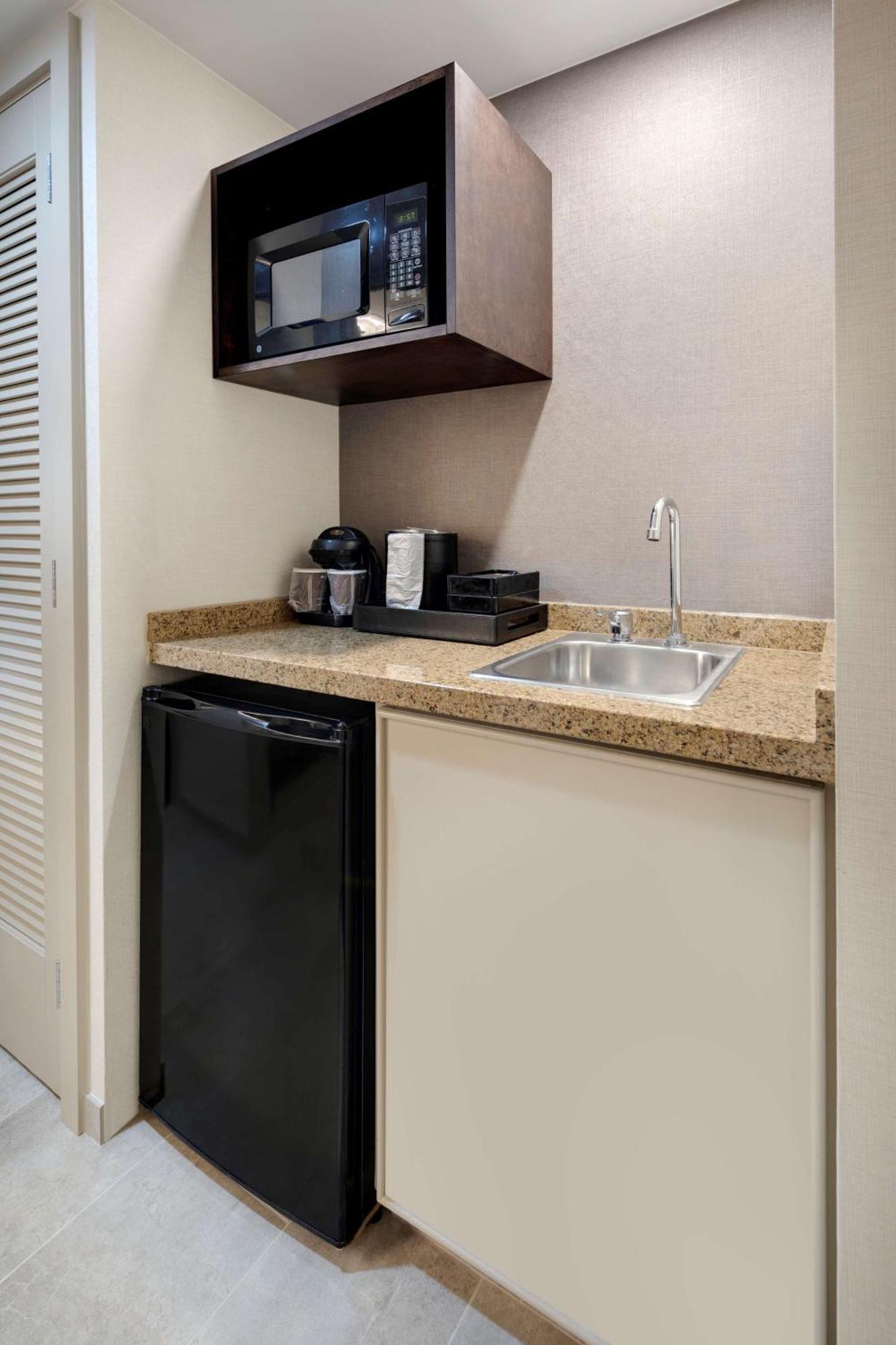 Embassy Suites By Hilton Detroit Troy Auburn Hills Екстериор снимка