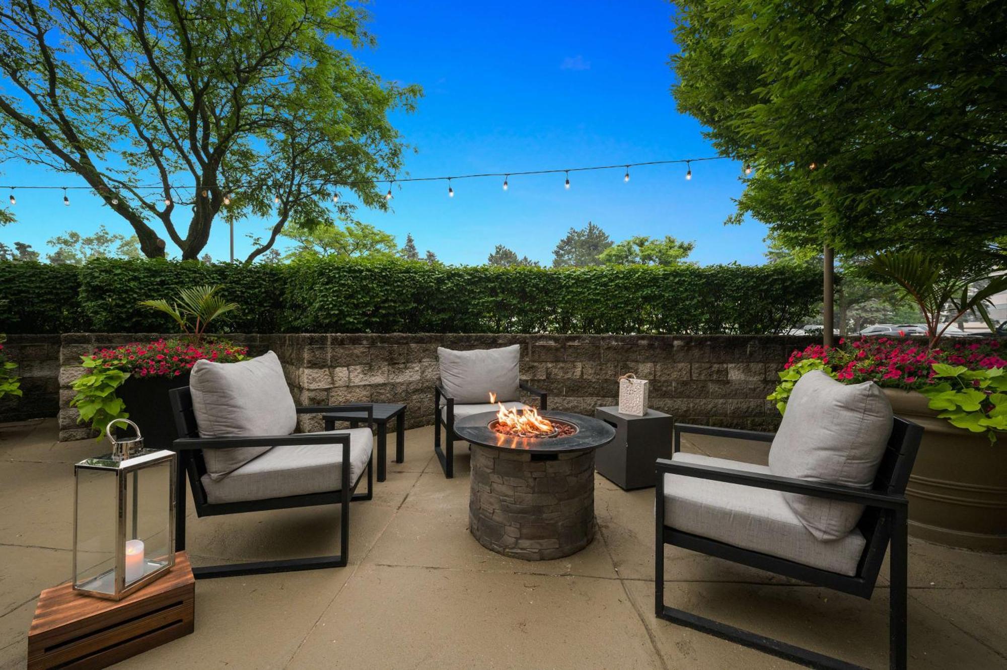 Embassy Suites By Hilton Detroit Troy Auburn Hills Екстериор снимка