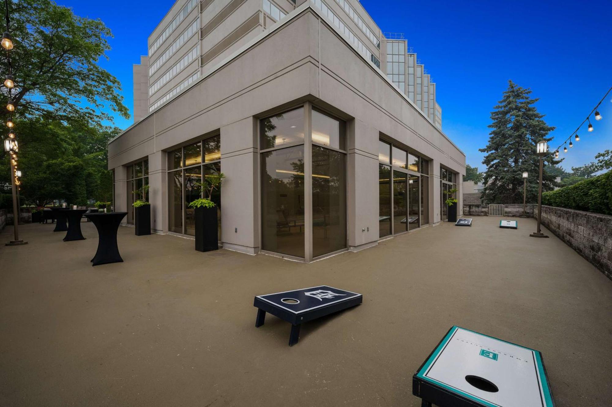 Embassy Suites By Hilton Detroit Troy Auburn Hills Екстериор снимка