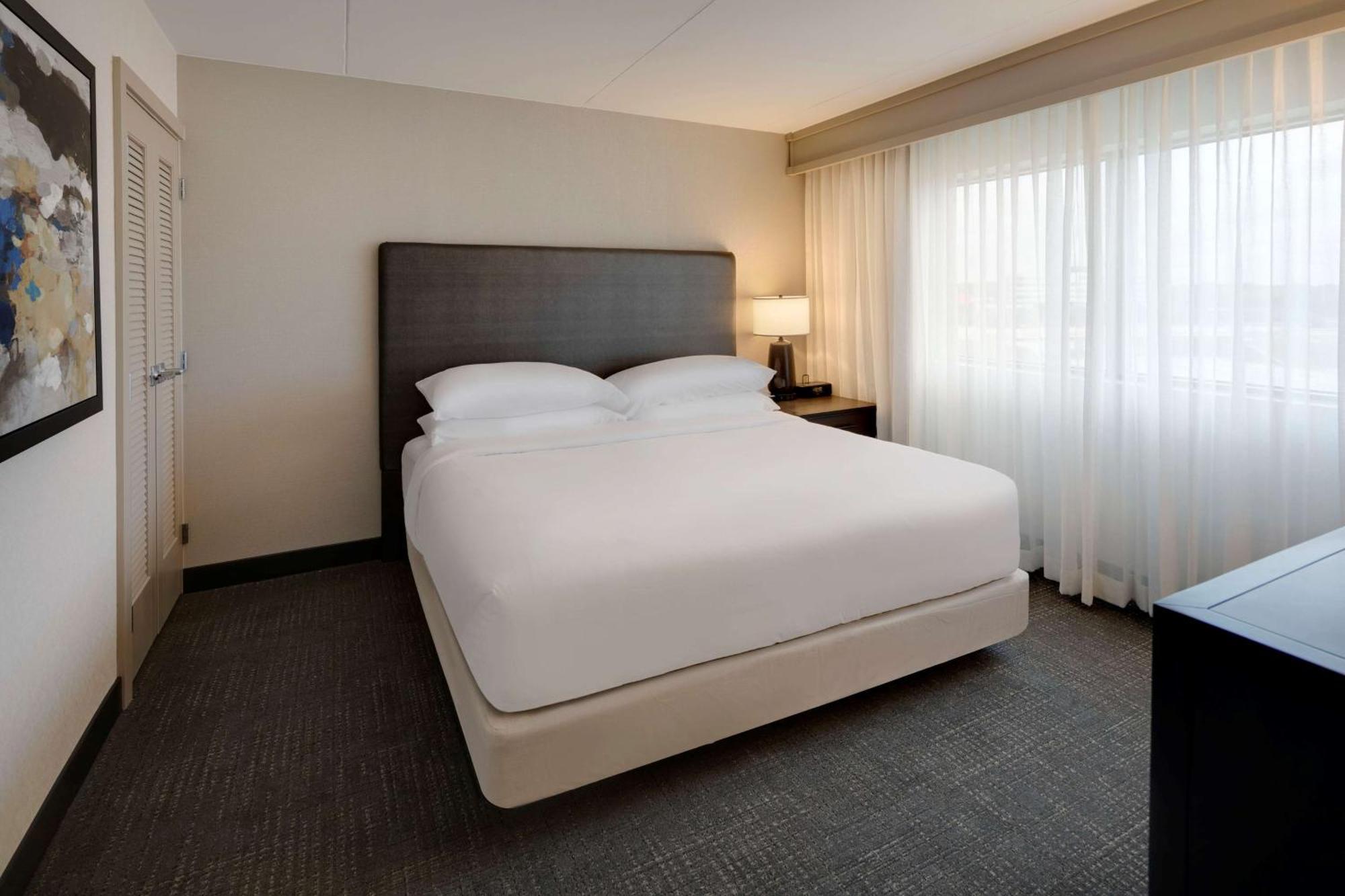Embassy Suites By Hilton Detroit Troy Auburn Hills Екстериор снимка