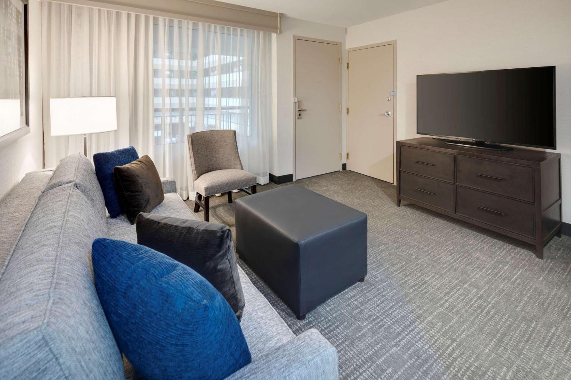 Embassy Suites By Hilton Detroit Troy Auburn Hills Екстериор снимка