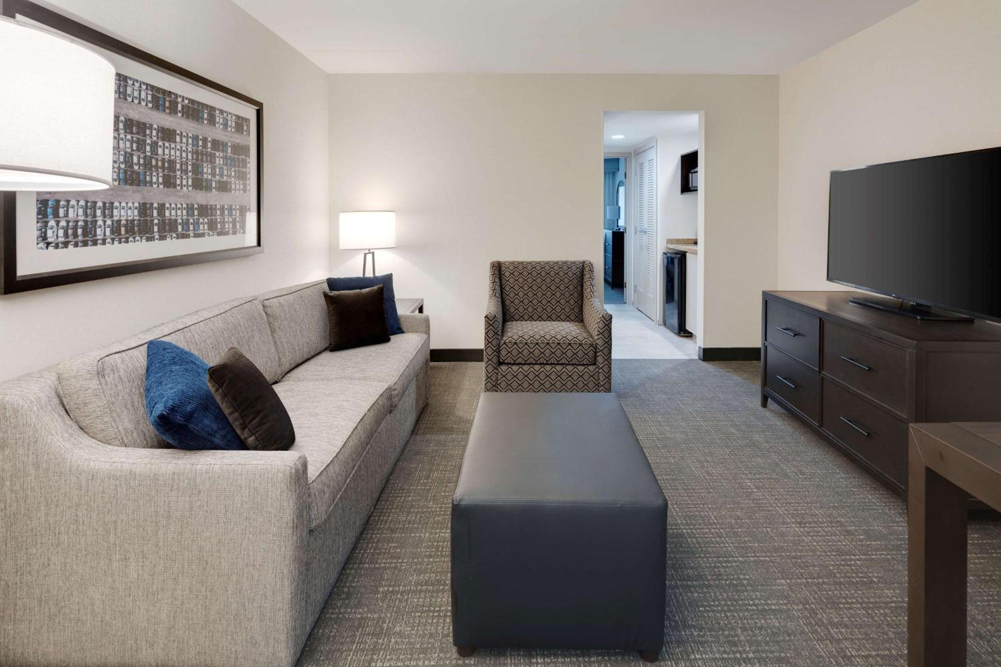 Embassy Suites By Hilton Detroit Troy Auburn Hills Екстериор снимка