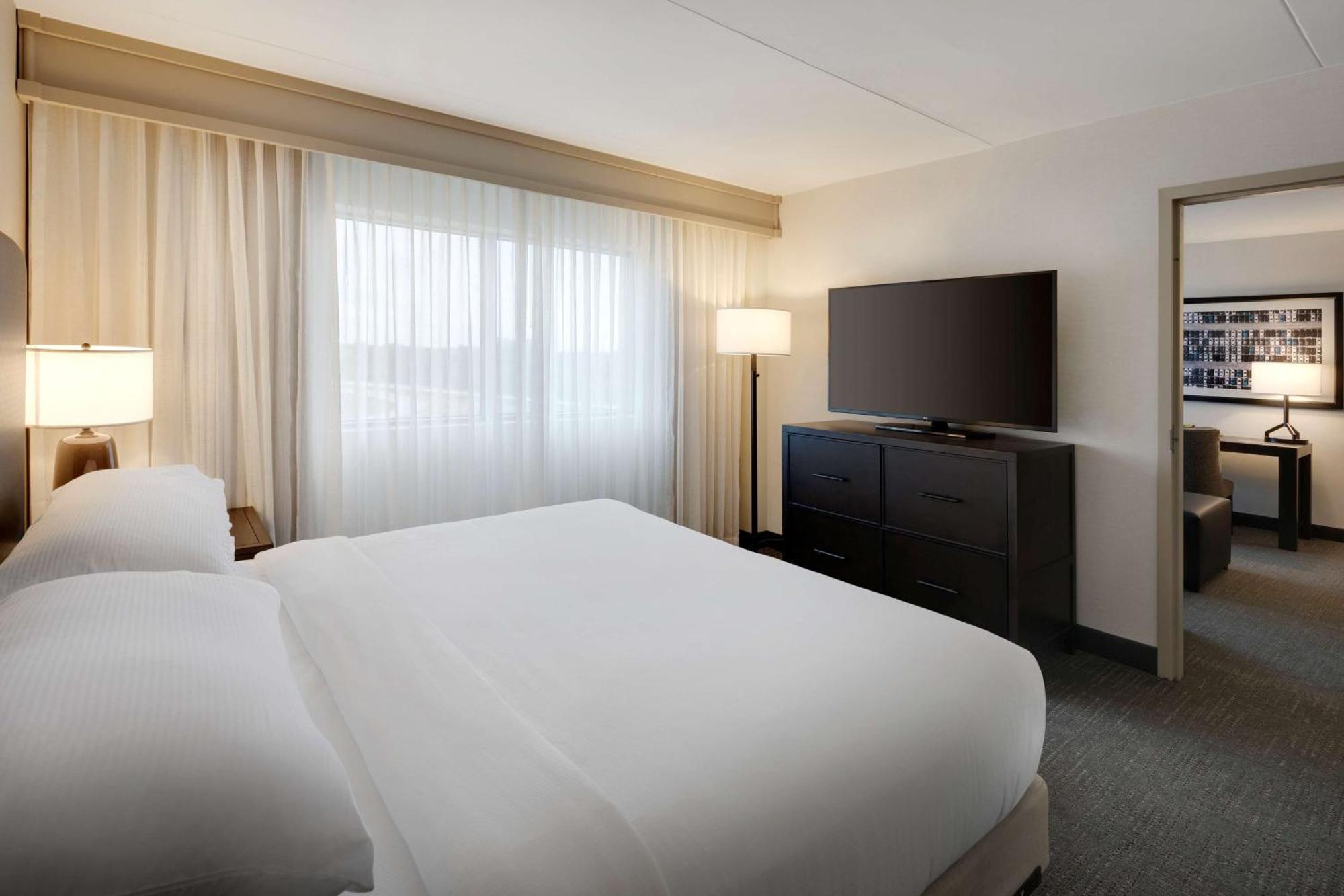 Embassy Suites By Hilton Detroit Troy Auburn Hills Екстериор снимка