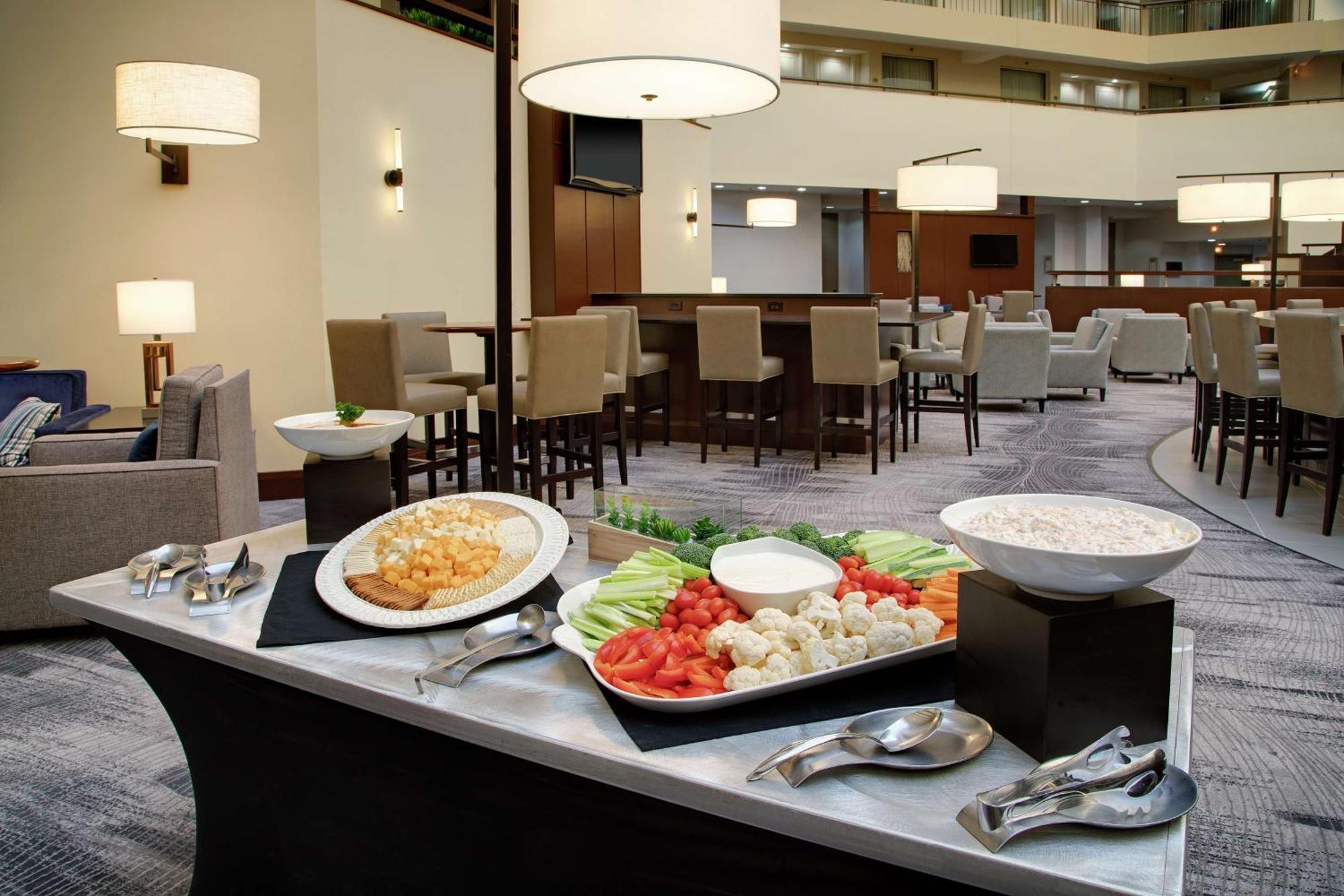 Embassy Suites By Hilton Detroit Troy Auburn Hills Екстериор снимка
