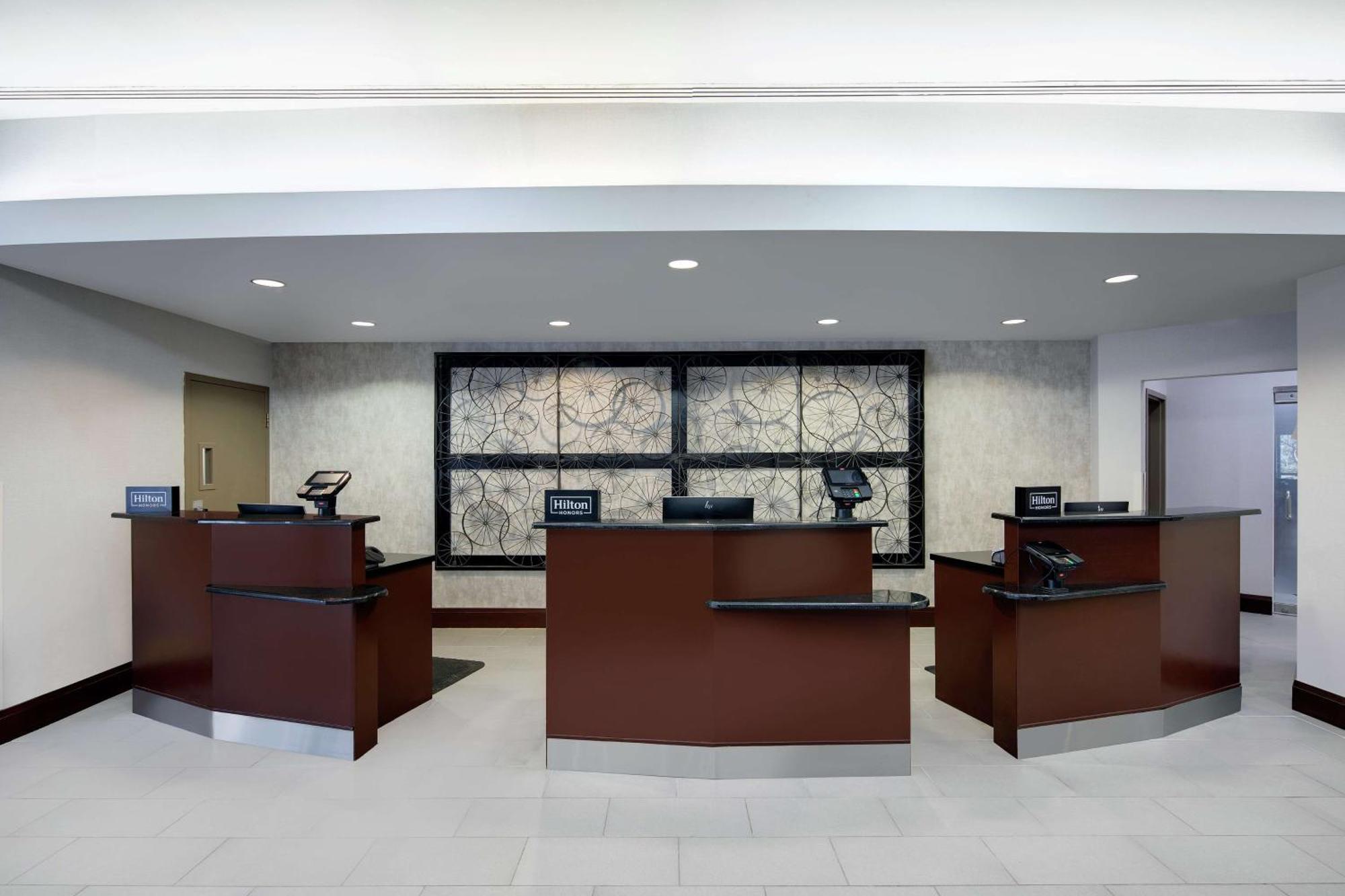 Embassy Suites By Hilton Detroit Troy Auburn Hills Екстериор снимка