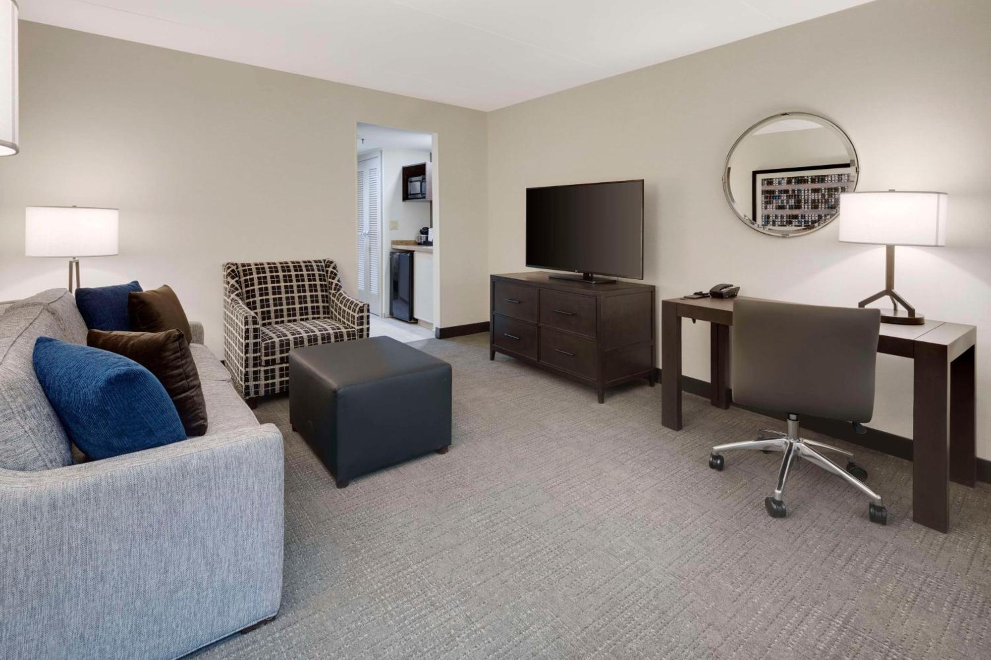 Embassy Suites By Hilton Detroit Troy Auburn Hills Екстериор снимка